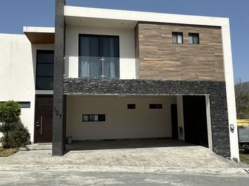 Casa en Venta, Media Luna Residencial, Santiago NL
