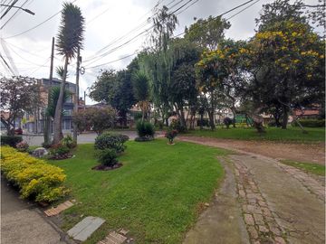 Casa en venta en Engativá, Bogotá - Barrio La Española 