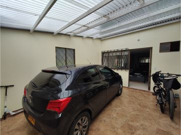 Casa en venta en Engativá, Bogotá - Barrio La Española 