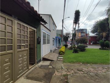 Casa en venta en Engativá, Bogotá - Barrio La Española 