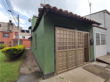 Casa en venta en Engativá, Bogotá - Barrio La Española 
