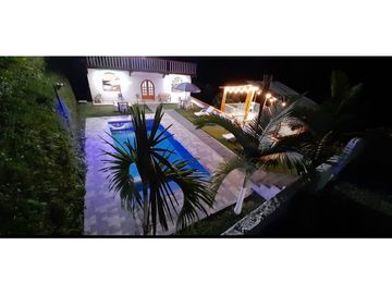 SE VENDE CASA  DE CAMPO  POR VIA ALCALA