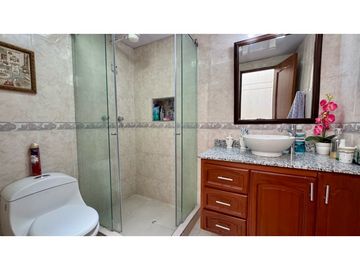 Casa de dos pisos en venta - Barrio Quintas de Las Américas Palmira