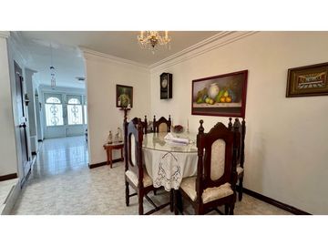 Casa de dos pisos en venta - Barrio Quintas de Las Américas Palmira