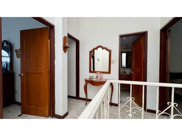 Casa de dos pisos en venta - Barrio Quintas de Las Américas Palmira