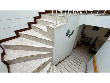 Casa de dos pisos en venta - Barrio Quintas de Las Américas Palmira