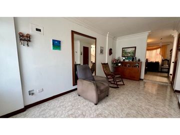 Casa de dos pisos en venta - Barrio Quintas de Las Américas Palmira