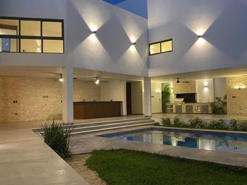 CASA EN VENTA PRIVADA BOSQUES DE ALTABRISA MERIDA 5 RECAMARAS ESTUDIO Y ALBERCA