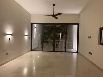 CASA EN VENTA PRIVADA BOSQUES DE ALTABRISA MERIDA 5 RECAMARAS ESTUDIO Y ALBERCA