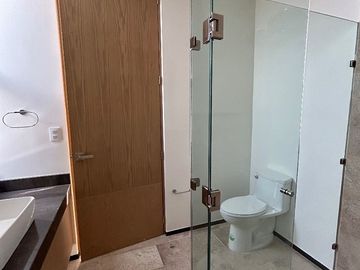 CASA VENTA MERIDA CON ALBERCA EN PRIVADA CON AMENIDADES CERCA DE PLAZA LA ISLA