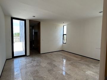 CASA VENTA MERIDA CON ALBERCA EN PRIVADA CON AMENIDADES CERCA DE PLAZA LA ISLA