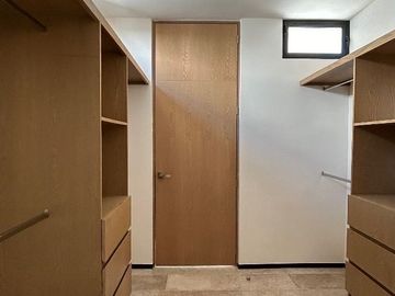 CASA VENTA MERIDA CON ALBERCA EN PRIVADA CON AMENIDADES CERCA DE PLAZA LA ISLA