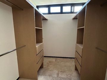 CASA VENTA MERIDA CON ALBERCA EN PRIVADA CON AMENIDADES CERCA DE PLAZA LA ISLA