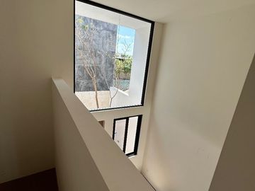 CASA VENTA MERIDA CON ALBERCA EN PRIVADA CON AMENIDADES CERCA DE PLAZA LA ISLA