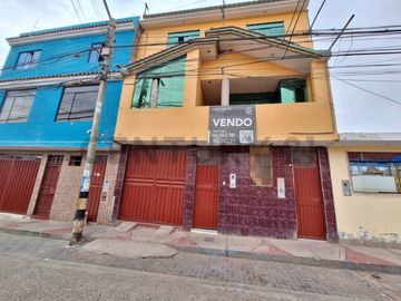 VENTA DE CASA DE 3 PISOS EN VILLA HEROES DEL CENEPA - CONO SUR TACNA.