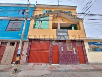 VENTA DE CASA DE 3 PISOS EN VILLA HEROES DEL CENEPA - CONO SUR TACNA.