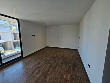 Casa en  venta venta en Lomas de Angelopolis Puebla 3 recamaras y cuarto de servicio.