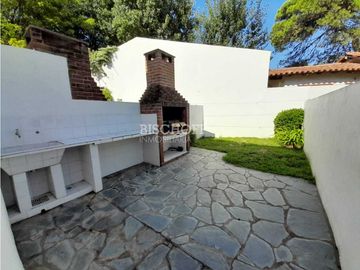 DUPLEX DE 3 AMBIENTES CON ESTACIONAMIENTO EN VENTA, ZONA CENTRO
