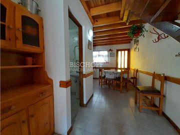 DUPLEX DE 3 AMBIENTES CON ESTACIONAMIENTO EN VENTA, ZONA CENTRO