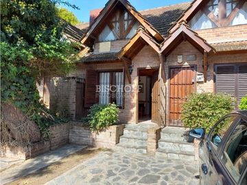 DUPLEX DE 3 AMBIENTES CON ESTACIONAMIENTO EN VENTA, ZONA CENTRO