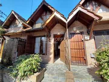 DUPLEX DE 3 AMBIENTES CON ESTACIONAMIENTO EN VENTA, ZONA CENTRO