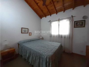DUPLEX DE 3 AMBIENTES CON ESTACIONAMIENTO EN VENTA, ZONA CENTRO