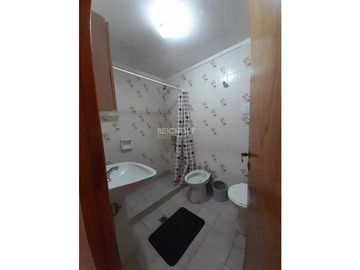 DUPLEX DE 3 AMBIENTES CON ESTACIONAMIENTO EN VENTA, ZONA CENTRO