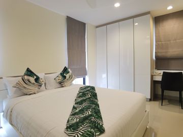 5 Bedroom House for sale at Laguna Park