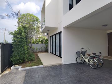 5 Bedroom House for sale at Laguna Park