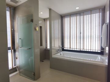 5 Bedroom House for sale at Laguna Park