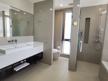 5 Bedroom House for sale at Laguna Park
