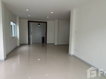 4 Bedroom House for sale at The Loft Galleria Phahonyothin-Lumlukka Klong 3