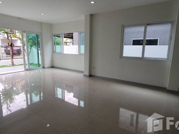 4 Bedroom House for sale at The Loft Galleria Phahonyothin-Lumlukka Klong 3