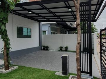 4 Bedroom House for sale at The Loft Galleria Phahonyothin-Lumlukka Klong 3
