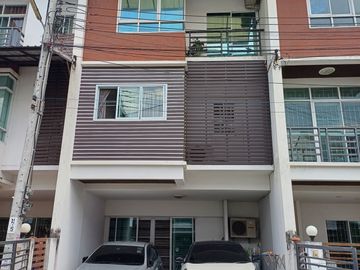 3 Bedroom Townhouse for sale at The Roof Cheangwattana
