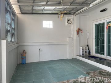3 Bedroom Townhouse for sale at Baan Montatip 5