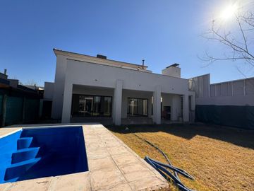 Casa en venta en Barrio La Barraca. Guaymallén