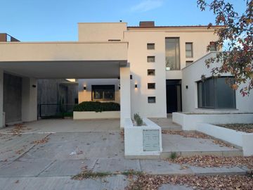 Casa en venta en Barrio La Barraca. Guaymallén