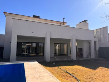 Casa en venta en Barrio La Barraca. Guaymallén