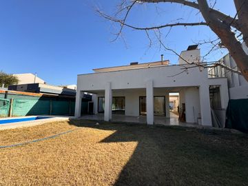 Casa en venta en Barrio La Barraca. Guaymallén
