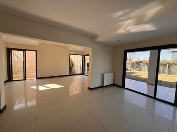 Casa en venta en Barrio La Barraca. Guaymallén