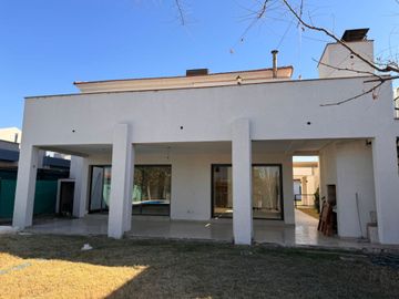 Casa en venta en Barrio La Barraca. Guaymallén