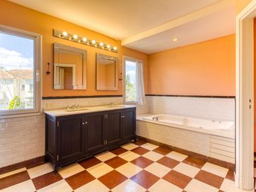 CASA EN VENTA AL AGUA EN NORDELTA