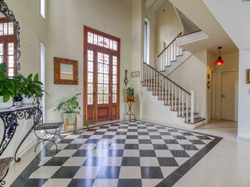 CASA EN VENTA AL AGUA EN NORDELTA
