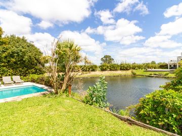 CASA EN VENTA AL AGUA EN NORDELTA