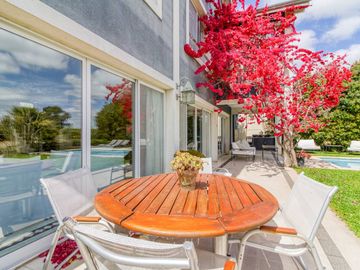 CASA EN VENTA AL AGUA EN NORDELTA