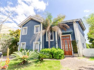 CASA EN VENTA AL AGUA EN NORDELTA