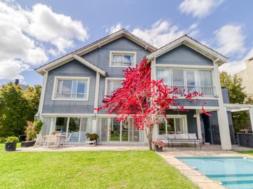 CASA EN VENTA AL AGUA EN NORDELTA