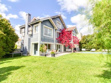 CASA EN VENTA AL AGUA EN NORDELTA