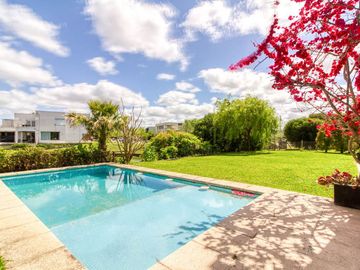 CASA EN VENTA AL AGUA EN NORDELTA
